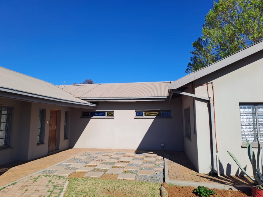 7 Bedroom Property for Sale in Kuruman Northern Cape